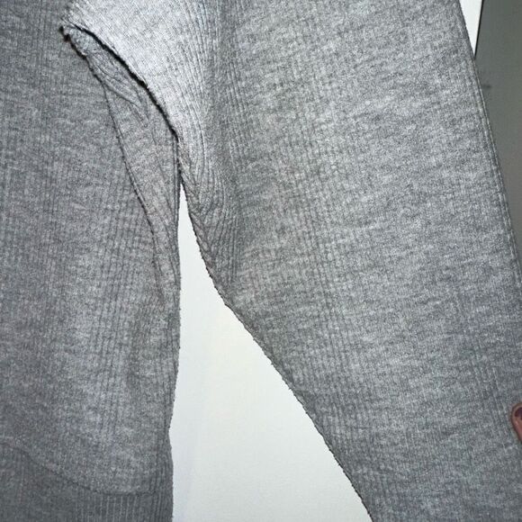 UGG Women’s Gray Ribbed Drawstring Hoodie Size Small - Picture 4 of 13